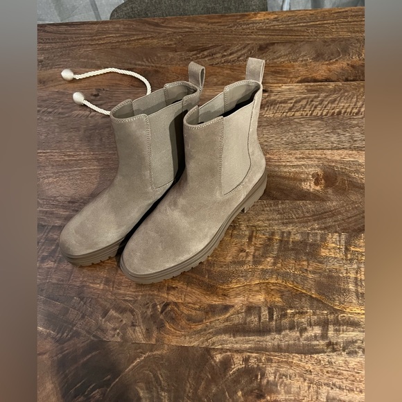 SOLD/ Lauren Ralph Lauren Women's Suede Boots Size 9 - Picture 9 of 12